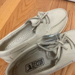 🦋⭐️NWT GeoAction White Loafers